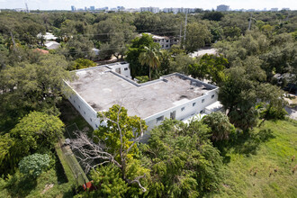 1595 NE 145th St in Miami, FL - Building Photo - Building Photo