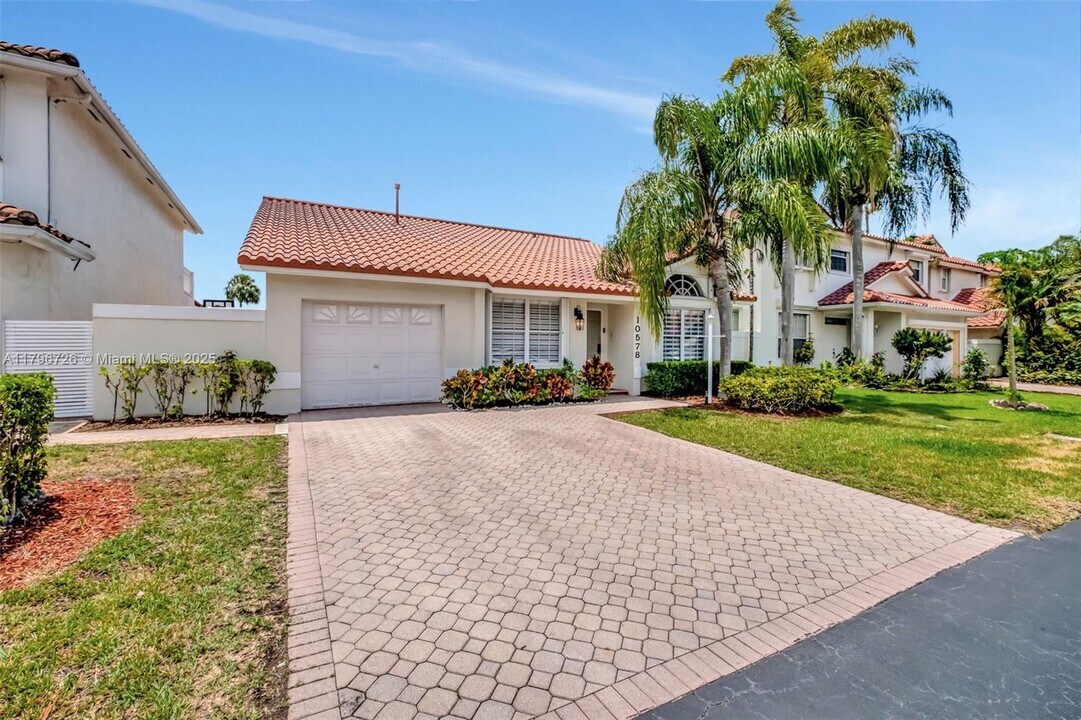 10578 NW 51st St in Doral, FL - Building Photo