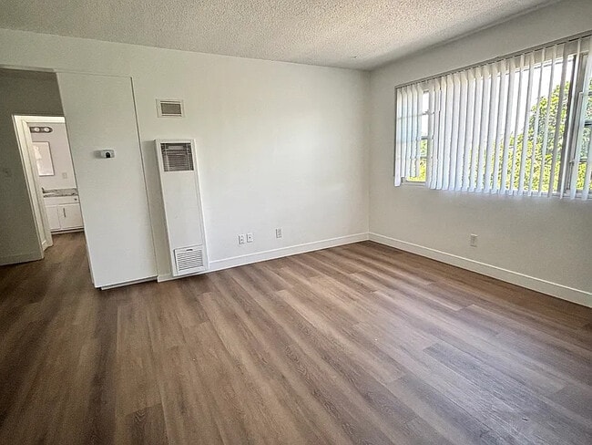 9361 Cellini Ave in Garden Grove, CA - Foto de edificio - Building Photo