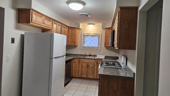 667 Indian Church Rd, Unit APT 3 in West Seneca, NY - Building Photo