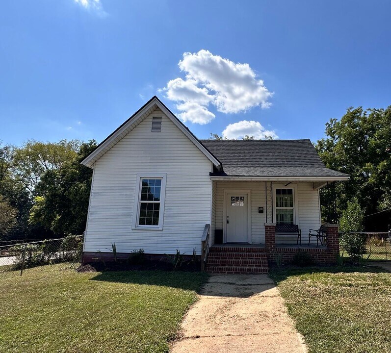 303 Long St in Rock Hill, SC - Building Photo