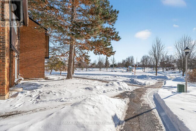 1900 Marquis Ave in Ottawa, ON - Building Photo - Building Photo