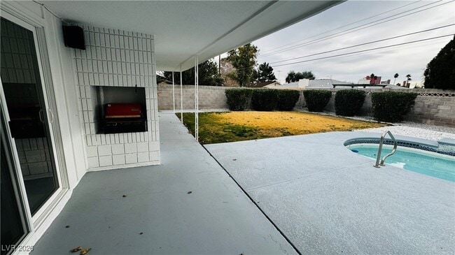 property at 2905 Mason Ave