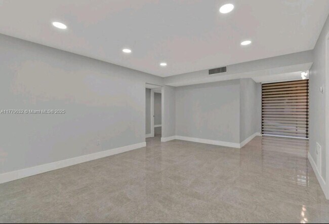 8615 NW 8th St in Miami, FL - Foto de edificio - Building Photo