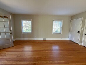 27 Shorewood Dr in Asheville, NC - Foto de edificio - Building Photo