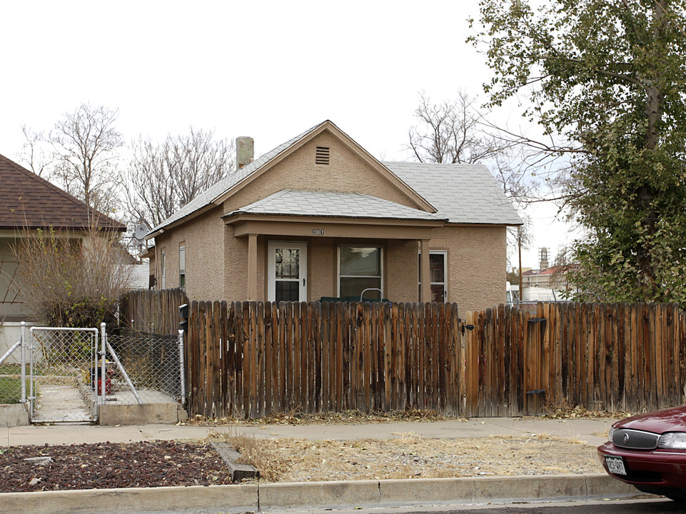 207 Spring St in Pueblo, CO - Building Photo