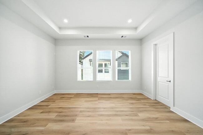 property at 2304 Hoskins Dr