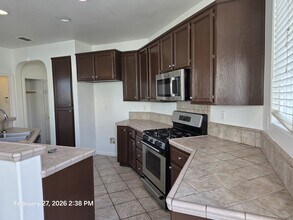 6905 Loheit Way in Sacramento, CA - Building Photo - Building Photo