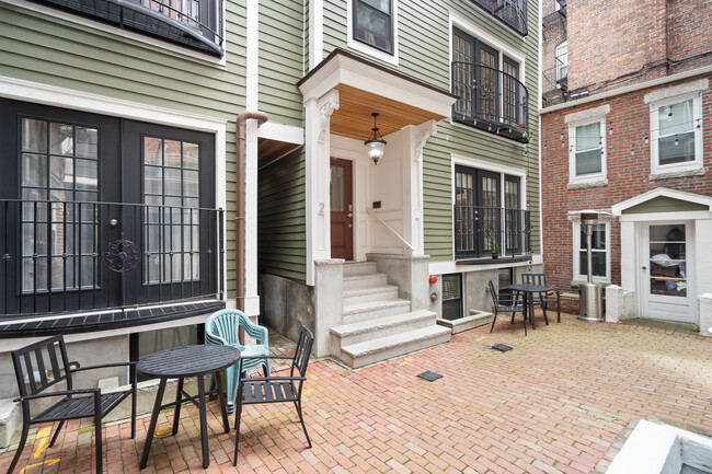 property at 2 Walsh Pl