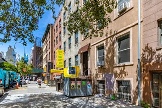 315 E 14th St in New York, NY - Building Photo - Building Photo