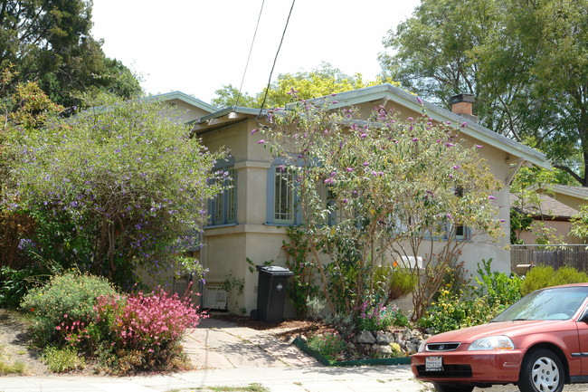 2637 Ellsworth St in Berkeley, CA - Foto de edificio - Building Photo