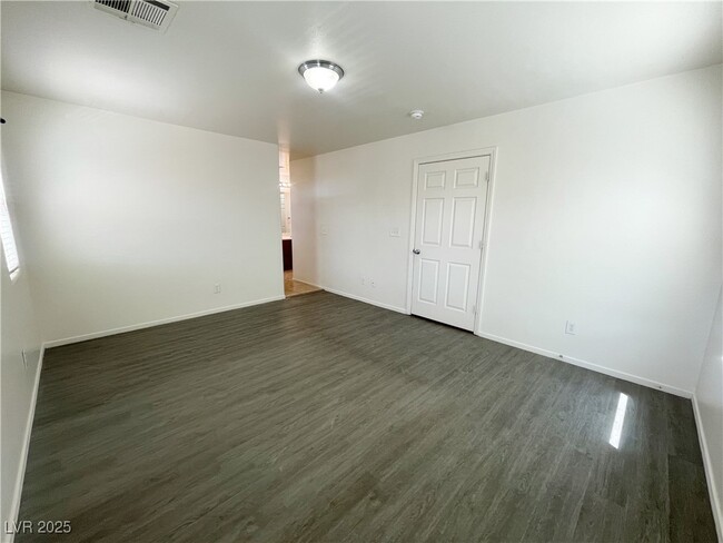 property at 1836 N Luna Alegre St