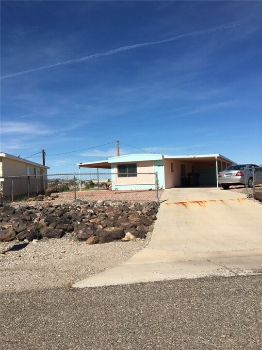1895 Colina Dr in Bullhead City, AZ - Building Photo