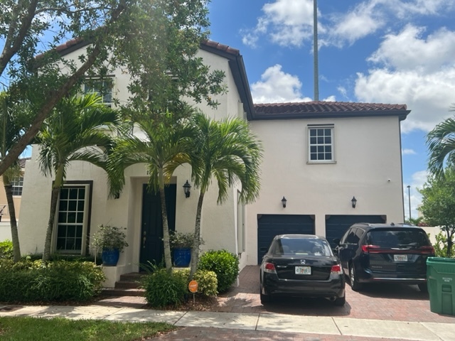 16940 SW 92nd Street Cir, Unit Studio above garage in Miami, FL - Building Photo