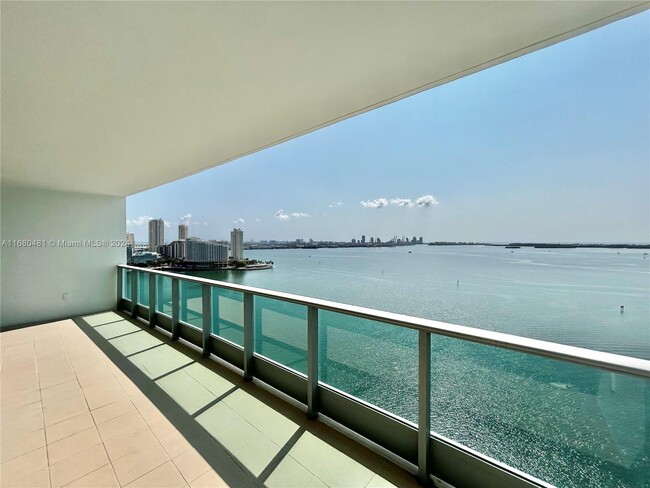 1331 Brickell Bay Dr, Unit # 2208 in Miami, FL - Building Photo - Building Photo