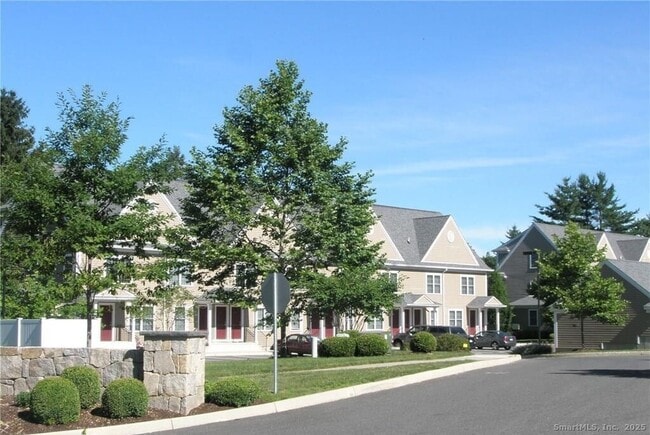 20 Orchard St in Brookfield, CT - Building Photo - Building Photo