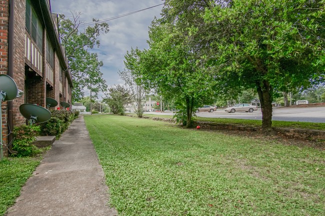 Jefferson Apartments in College Park, GA - Building Photo - Building Photo