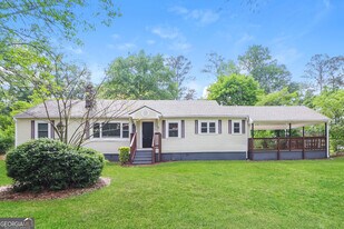 1927 Addison Rd NE in Marietta, GA - Building Photo