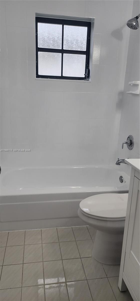 2574 W 71st Pl in Hialeah, FL - Building Photo - Building Photo