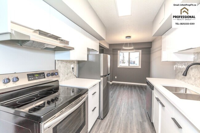 116 Centennial Ct NW in Edmonton, AB - Building Photo - Building Photo