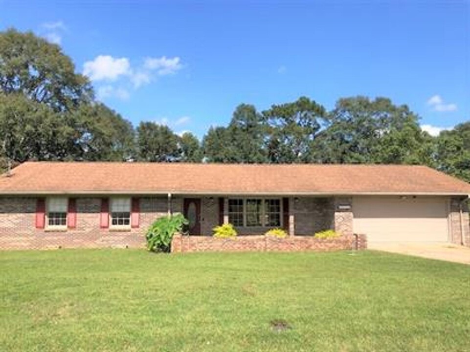 210 Janice St in Enterprise, AL - Building Photo