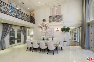 3016 Elvido Dr in Los Angeles, CA - Building Photo - Building Photo