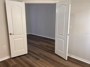 1123 Napolean Way in Wesley Chapel, FL - Building Photo - Building Photo