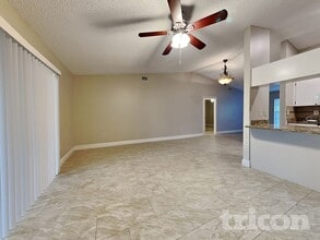 488 Northview St in Port Charlotte, FL - Foto de edificio - Building Photo