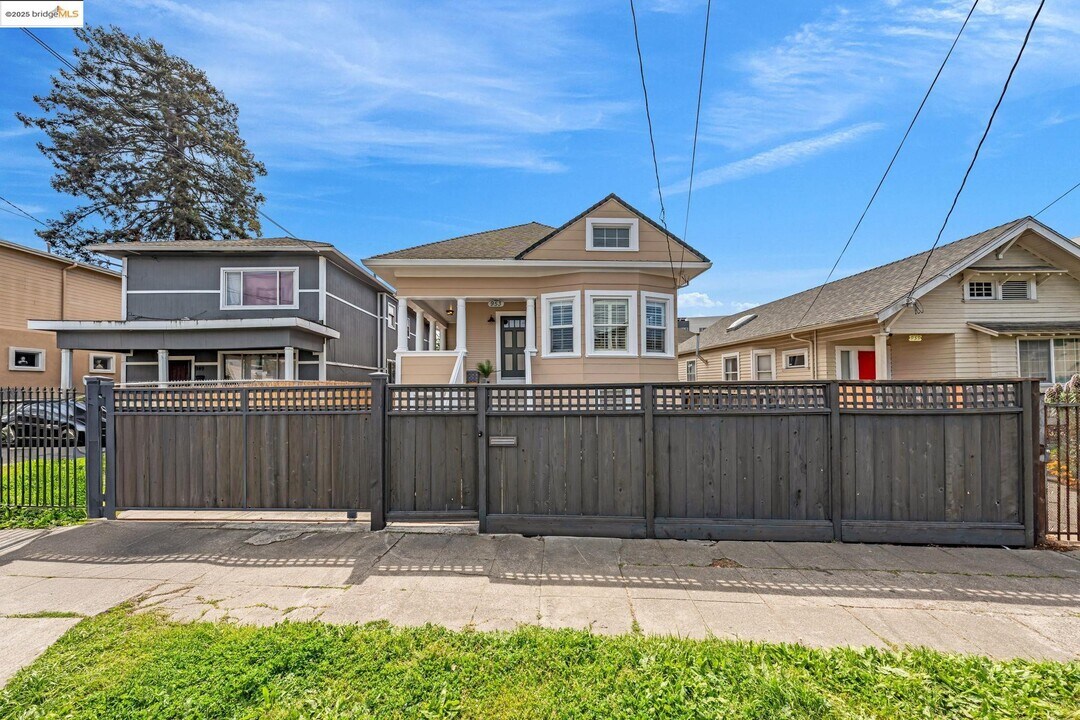 953 34th St in Oakland, CA - Building Photo