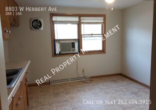 8803 W Herbert Ave in Milwaukee, WI - Building Photo - Building Photo
