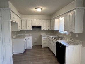 3661 S 106th E Ave in Tulsa, OK - Foto de edificio - Building Photo