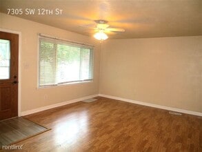 7305 SW 12th St in Des Moines, IA - Building Photo - Building Photo