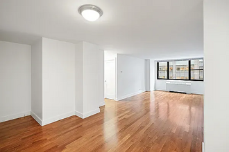 162 Chambers St, Unit 3 in New York, NY - Building Photo - Building Photo