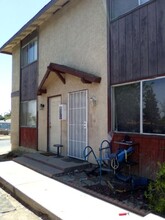 1234 Quincy St in Bakersfield, CA - Foto de edificio - Building Photo