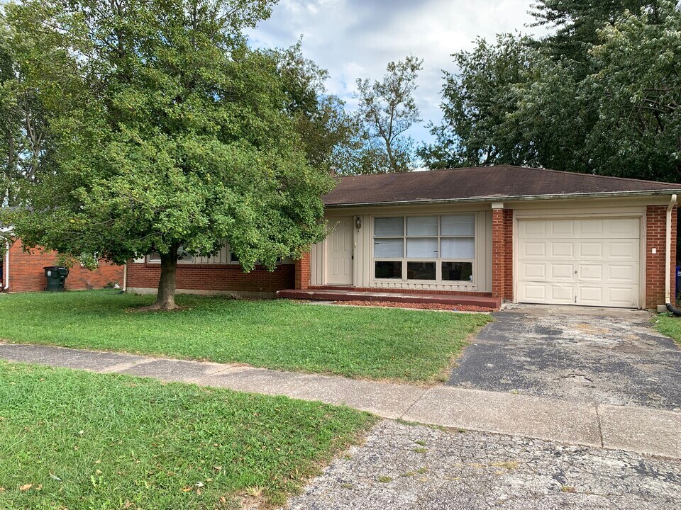 1130 Oakwood Dr in Lexington, KY - Building Photo