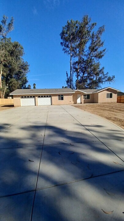 465 Via Maxwell in Nipomo, CA - Building Photo