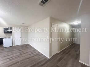 101 W Latimer St in Ennis, TX - Building Photo - Building Photo