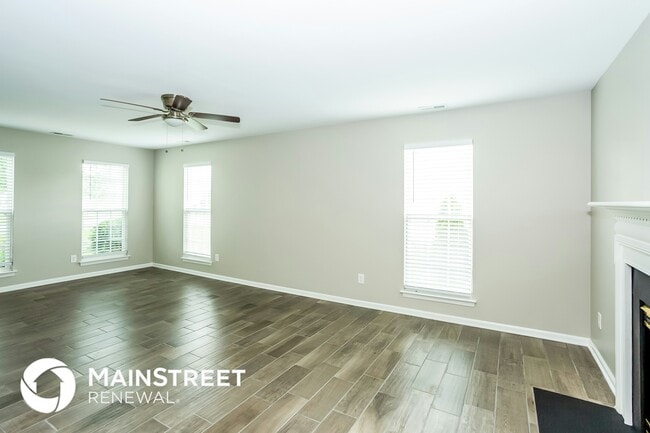 205 Dutchmans Meadow Dr in Mount Holly, NC - Building Photo - Building Photo