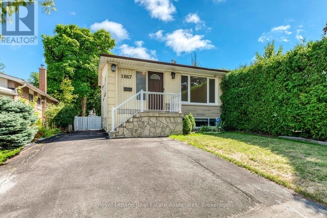 property at 1867 Sandgate Crescent