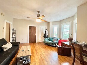 48 Kent St, Unit 2 in Somerville, MA - Building Photo - Building Photo