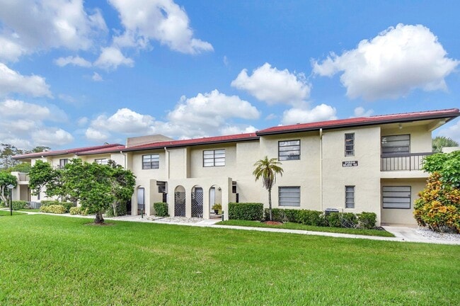 21209 Lago Cir in Boca Raton, FL - Building Photo - Building Photo