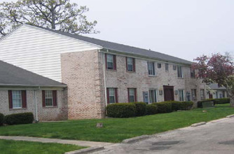 Holland Crossing in Maumee, OH - Building Photo - Building Photo