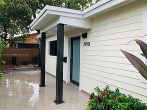 2790 SW 32nd Ave in Miami, FL - Building Photo - Building Photo