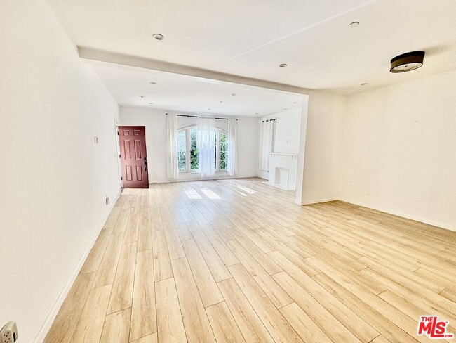 404 N Gardner St in Los Angeles, CA - Building Photo - Building Photo
