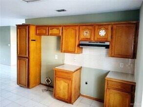 16 Fairway Dr in Mission, TX - Building Photo - Building Photo