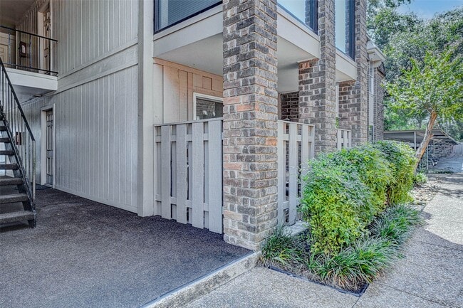 7555 Katy Fwy in Houston, TX - Building Photo - Building Photo