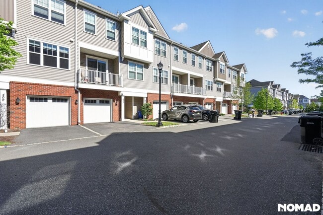404 Dickson Ct in Highland Park, NJ - Building Photo - Building Photo