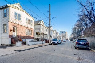 93 Bailey Rd, Unit #1 in Somerville, MA - Building Photo