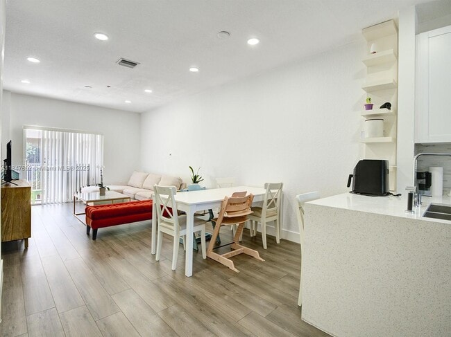 5630 NW 114th Path in Doral, FL - Building Photo - Building Photo