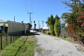 6033 Cimarron St in Los Angeles, CA - Building Photo - Building Photo